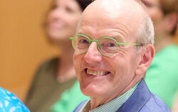 Hans-Jürgen Stede bei seiner Verabschiedung im Juli 2024 in der Eninger Grieshaber-Halle. 