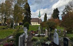 Der Kirchentellinsfurter Friedhof ist eine grüne Oase mitten im Ort. Jetzt soll er umgestaltet werden.