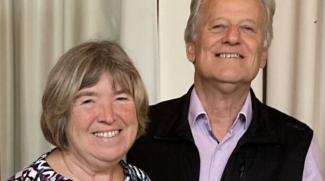 Das Pfullinger Ehepaar Ursula und Michael Halter wird mit der Martinus-Medaille ausgezeichnet.  FOTO: PRIVAT