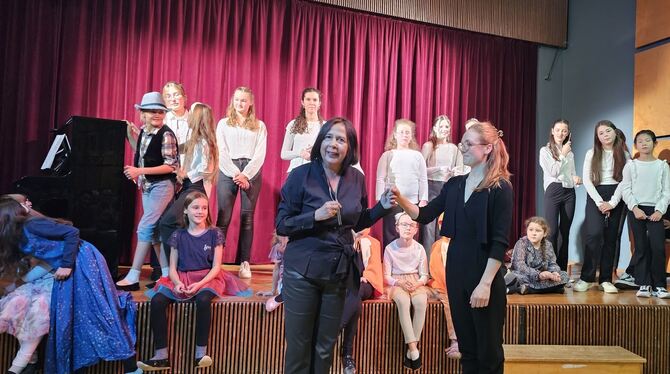 Die Gründerin des Mössinger Kinderchores der Jugendmusikschule Steinlach (JMS), Gabriele Grieshaber-Haupt, gab mit ihren Chorist Die Gründerin des Mössinger Kinderchores der Jugendmusikschule Steinlach (JMS), Gabriele Grieshaber-Haupt, gab mit ihren Chorist