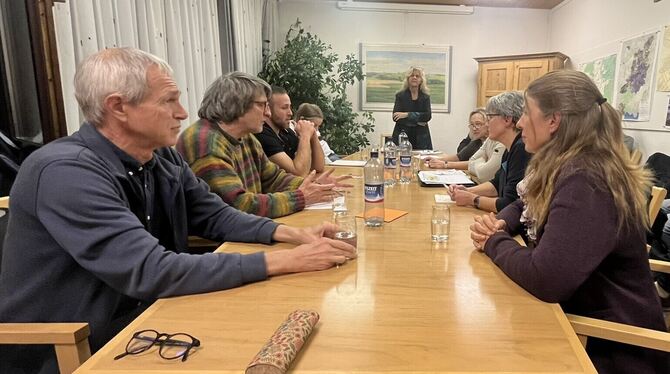 Bronnweiler BI Windkraft Ungewöhnlicher Anblick: Am Mittwochabend saßen Mitglieder der BI Windkraft mit am Tisch des Bronnweiler Bezirksgemeinderats.