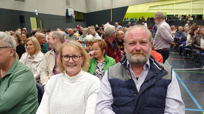 Die Spannung im Saal steigt, auch bei Ute Vogt und Jörg Häring.