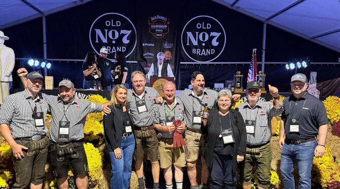 Jubel über den sechsten WM-Platz in der Grill-Königsklase: Das Black Forest Barbecue Team mit Metzgern aus der Region