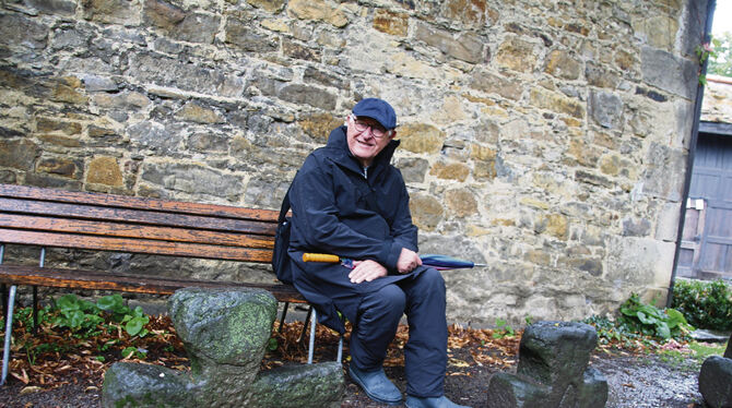 Rainer Krimmel vertieft sich für seine Führung gerne in historische Bücher. Rainer Krimmel vertieft sich für seine Führung gerne in historische Bücher.