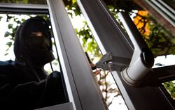 Gestelltes Symbolbild Einbruch