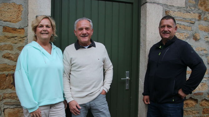 Elke Göhner, Martin Stanger (mitte) und Manfred Leibfarth bilden den Vorstand der Bürgerstiftung Dettingen, die mit  60.000 Euro