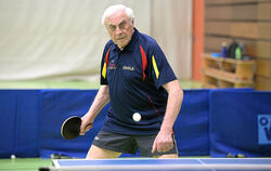 Richard Luber spielt noch mit über 90 Jahren Tischtennis.