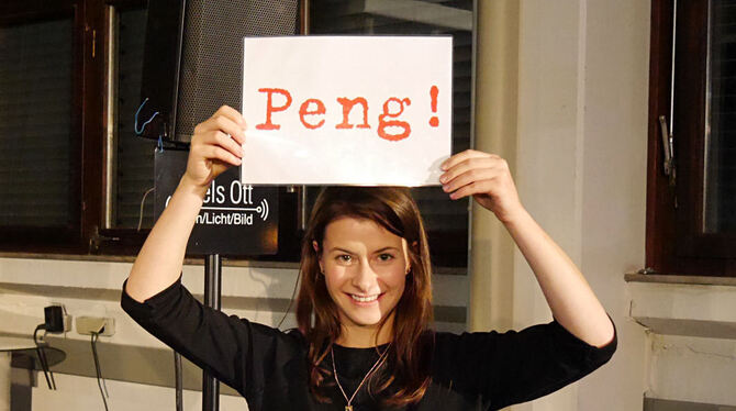 Kriminacht und Peng Ein lautes »Peng« und das war's: Bei der Reutlinger Kriminacht mischt auch das Publikum mit und »murkst« die Autoren ab.