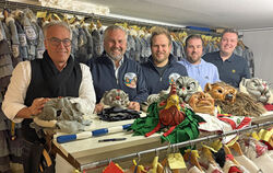 Generationswechsel an der Spitze der Narrenzunft »Rälle« Zwiefalten: Tony Winter und Jochen Fundel hören als Zunftmeister auf,