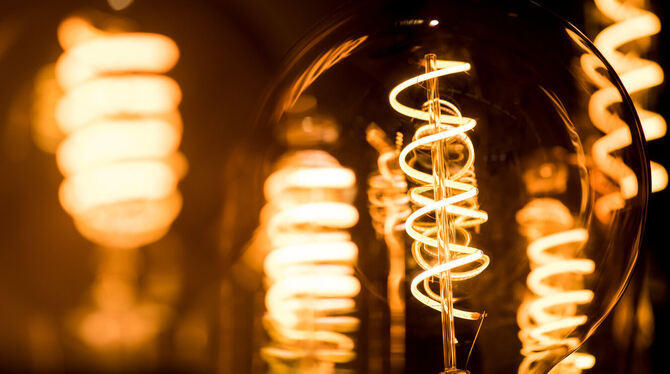 Design,Einrichtung,Einrichtungstrends,Freizeit,Kolbenform,Lampe,LED,LED-Gluehdraht,LED-Lampe,LED-Retrofit-Lampe,Leuchte,leuchtmi Erleuchtung garantiert: Die Klimaschutzagentur lobt in ihrem Energiebericht für Wannweil die Echaz-Gemeinde. Wenn die Straßenbel