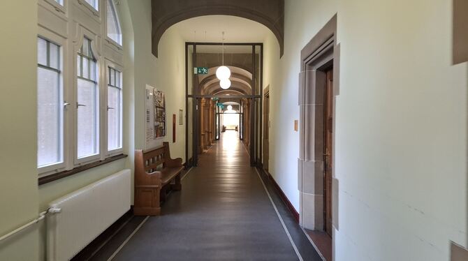 Landgericht Verstörende Bilder im Missbrauchsprozess um eine psychisch Kranke und ihren Theraeuten am Landgericht Tübingen.