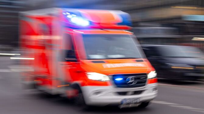 Krankenwagen im Einsatz Krankenwagen im Einsatz