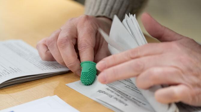 BM-Wahl Sonnenbühl Bei der Stimmauszählung der Bürgermeisterwahl stieg die Spannung.