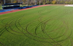 Der Belsener Sportplatz nach der nächtlichen Zerstörungsfahrt