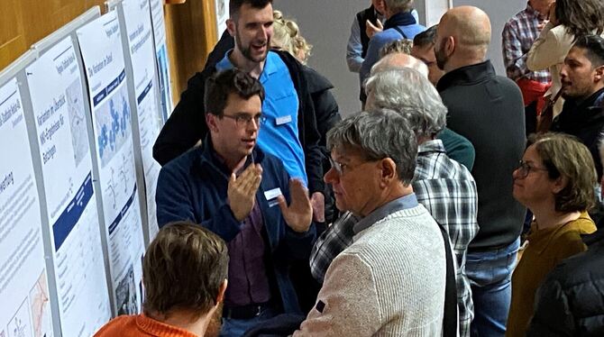 Regional-Stadtbahn Betzingen Die Experten des Zweckverbands Regional-Stadtbahn informierten in der Kemmlerhalle ausgiebig über die Betzinger Trassenvarianten