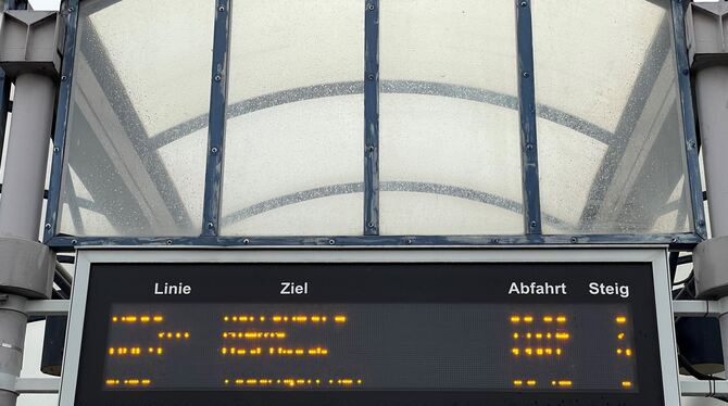 Busbahnhof Metzingen Abfahrtstafel Abfahrtstafeln Die Abfahrtstafeln am Metzinger Busbahnhof sind dauerhaft kaputt. Sie geben keine Orientierung, wo Fahrgäste umsteigen können.