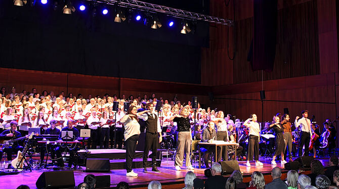 Pop Oratorium Luther in der Stadthalle 2025 Ensemble, Band, Orchester und Chor wirkten überzeugend zusammen.