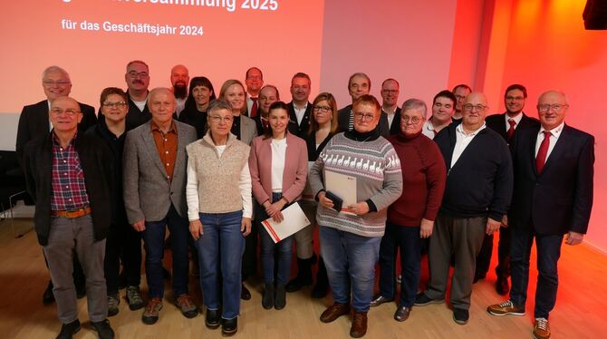 Zahlreiche Aktive des DRK wurden bei der Delegiertenversammlung in Pfullingen für ihren langjährigen Einsatz geehrt.