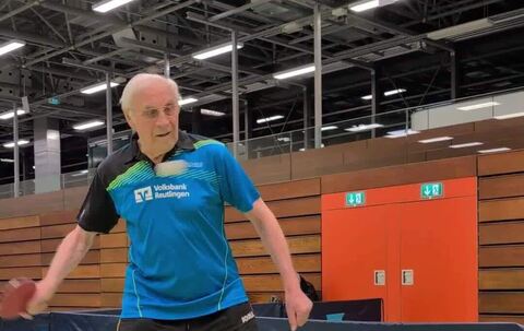Tischtennis und Pflege: 91-jähriger Reutlinger Richard Luber trotzt dem Alter.