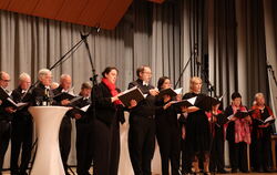 Die vier Solisten in der Operette »Die Fledermaus«: Rebecca Hummel (vorn, von links), Matthias Maier, Isabel Neumann und Rosalie