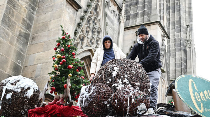 Weihnachtsmarkt Reutlingen Bis kurz vor der Eröffnung des Weihnachtsmarktes wird gearbeitet.