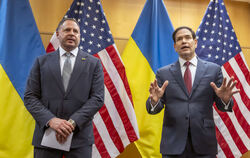 Ringen um Änderungen am 28-Punkte-Friedensplan für die Ukraine: Andrij Jermak (links), Leiter des Präsidialamts der Ukraine, und