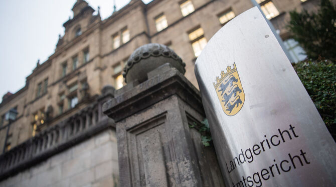 lsw, bwg Vor dem Tübinger Landgericht begann der Prozess gegen einen 25-Jährigen aus Nordrhein-Westfalen, der in Pfullingen ein Mädchen v