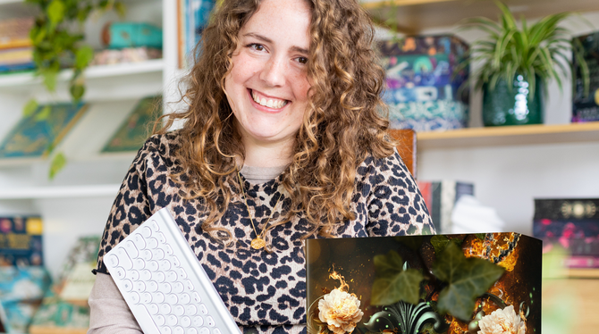 Buchvorstellung Unter dem Pseudonym Cleo B. Moon erscheint »Imperia« als erstes Romantasy-Buch der Münsinger Autorin Carmen B.