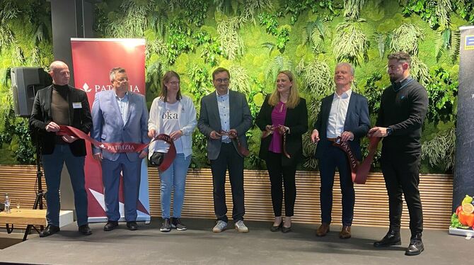 Fachmarktzentrum Kriegbaum-Areal Jetzt ist das alte Kriegbaum-Areal wieder offiziell eröffnet: Bürgermeister Steffen Heß und Edeka-Möck-Leiterin Verena Hertsch (