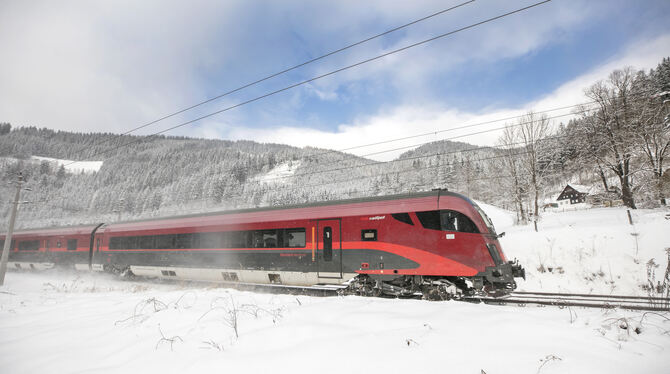 Ab in den Schnee – per Bahn direkt ab Stuttgart bis nach St. Anton. FOTO: ÖBB HARALD EISENBERGER Ab in den Schnee – per Bahn direkt ab Stuttgart bis nach St. Anton. FOTO: ÖBB HARALD EISENBERGER