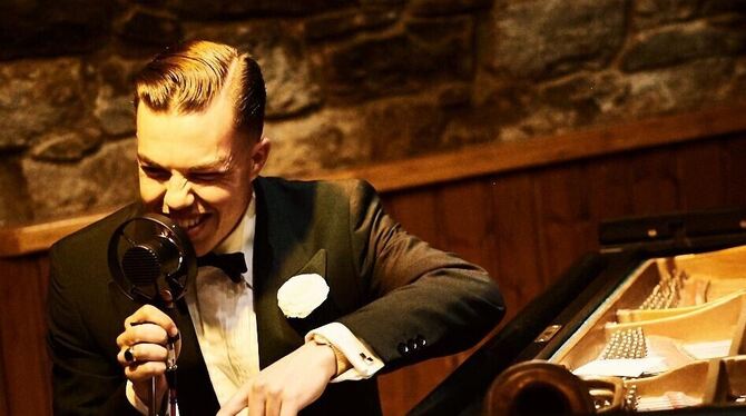 Szene Aktuell Der Swing-Pianist und Sänger Sascha Kommer ist am Montag zu Gast im Pappelgarten.