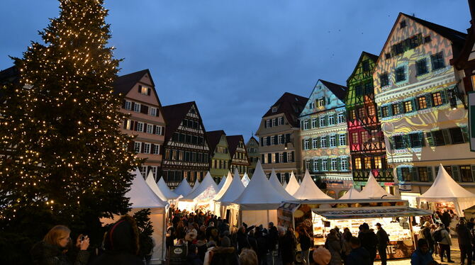 Tübingen, Schokoladenmarkt, Chocolart, Event Weiße Pagodenzelte und Lichtspiele an den Fachwerkhäusern sind das Markenzeichen der Tübinger Chocolart. Am Dienstag, 13 Uhr, wi