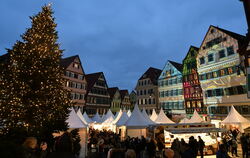 Weiße Pagodenzelte und Lichtspiele an den Fachwerkhäusern sind das Markenzeichen der Tübinger Chocolart. Am Dienstag, 13 Uhr, wi