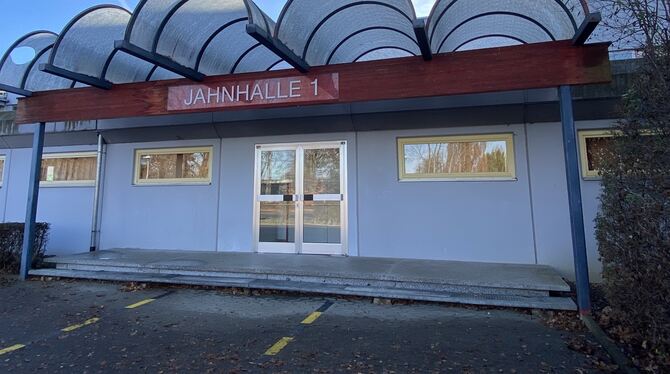 Jahnhalle 1 Mössingn Wie lang die alte Jahnhalle 1 noch genutzt werden kann, ist offen, und auch die Steinlachhalle ist in die Jahre gekommen. Mössin