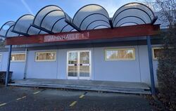 Wie lang die alte Jahnhalle 1 noch genutzt werden kann, ist offen, und auch die Steinlachhalle ist in die Jahre gekommen. Mössin