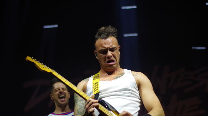 SDP Konzert Stuttgart Grimassen und Klamauk: Dag-Alexis Kopplin (vorne) und Vincent Stein alias SDP haben Spaß in der Schleyerhalle.