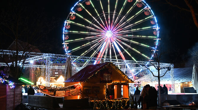 Weihnachtsmarkt Reutlingen. Beim Reutlinger Weihnachtsmarkt ist das Riesenrad eine zusätzliche Attraktion.