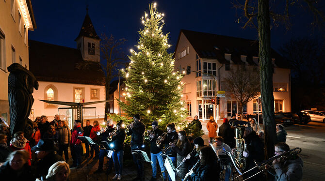 Weihnachtsmarkt Degerschlacht Gute Unterhaltung beim Weihnachtsmarkt in Degerschlacht.