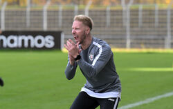 Marvin Petzschner ist an der Seitenlinie immer mit vollem Einsatz zugange.