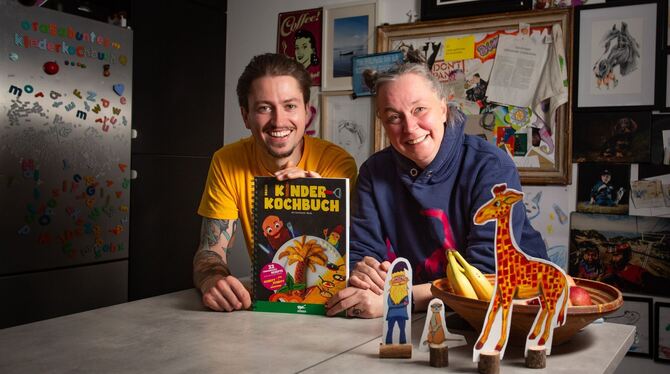 alb kinderkochbuch Yannik Noll und Bärbel Dangel mit ihrem Werk.