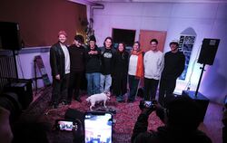 Die Gründungsmitglieder des Vereins Kunst- und Kulturhalle Hundersingen stellten sich und ihre Ideen bei einer Eröffnungsparty v