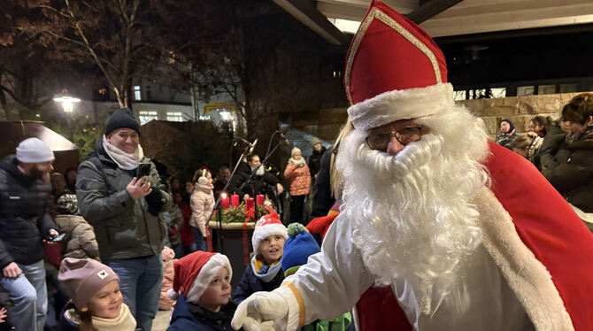 Tradition Als Nikolaus zwischen Kindern - da fühlt sich Jupp Warmsbach seit 50 Jahren am wohlsten.
