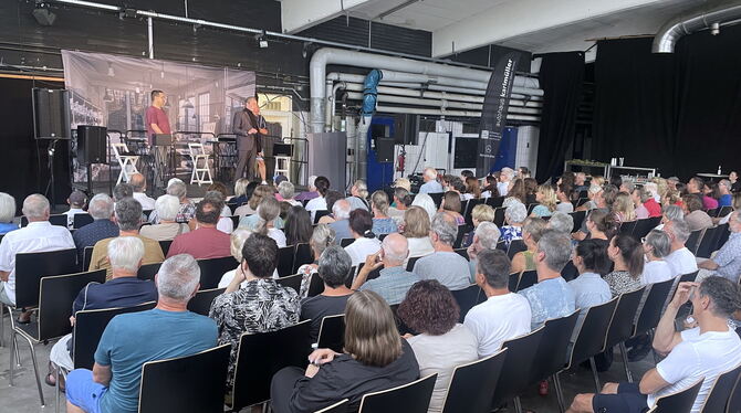Kultur-Open-Air Eine von 22 städtischen Veranstaltungen beim Kultur-Open-Air: Mentalmagier Andy Häussler trat in der Bogenhalle auf.