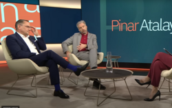 Tübingens Oberbürgermeister Boris Palmer mit AfD-Chef Tino Chrupalla im Fernsehstudio von Pinar Atalay.