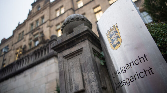 lsw, bwg Vergewaltigungsprozess vor dem Tübinger Landgericht: Ein Angeklagter aus Paderborn bestreitet die Vorwürfe und behauptet, dass s