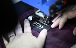 Produktion von Anzügen bei Hugo Boss in Metzingen.