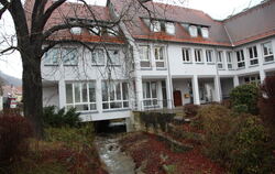 Längst hätte der Erdöltank am Gebäude der Öschinger Ortsverwaltung umgebaut werden müssen. Das ist nun nicht mehr notwendig: Der