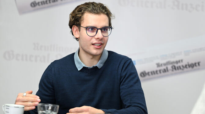 Joshua Meisel Joshua Meisel, Vorsitzender des Landesschülerbeirats, beim GEA-Redaktionsgespräch. Er und seine Mitstreiter fordern eine Moderni