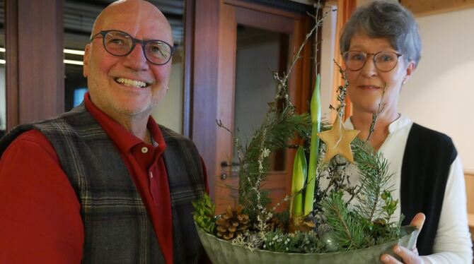 Nachbarschaftshilfe Sonnenbühl Vereinsvorstand Rüdiger Herrmann dankte Claudia Bunke für ihre mehr als ein Dutzend Jahre als Einsatzleiterin für die Nachbarsch