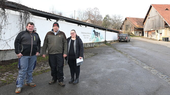 Neue Pächter Hofgut Alteburg Sie machen sich auf den Weg, langfristig Pächter des städtischen Hofguts Alteburg zu werden (von links): Christian Hespeler, Ste